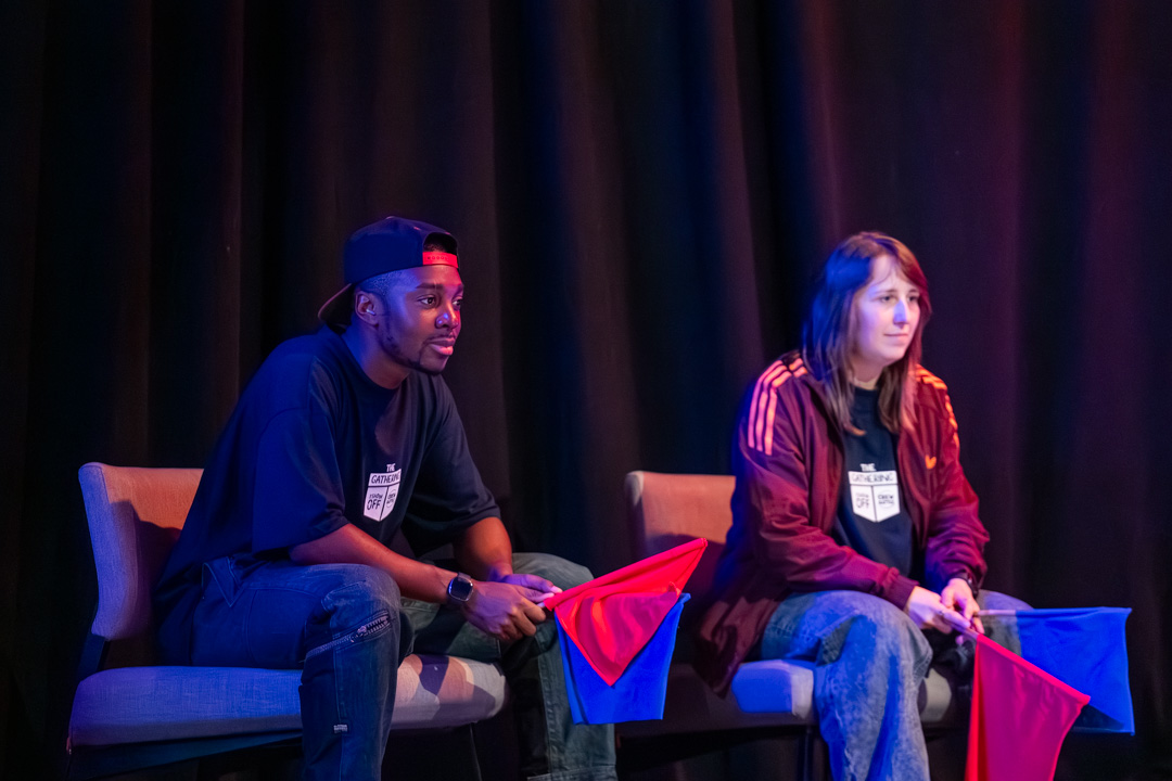 Judges holding red and blue flags at the battle